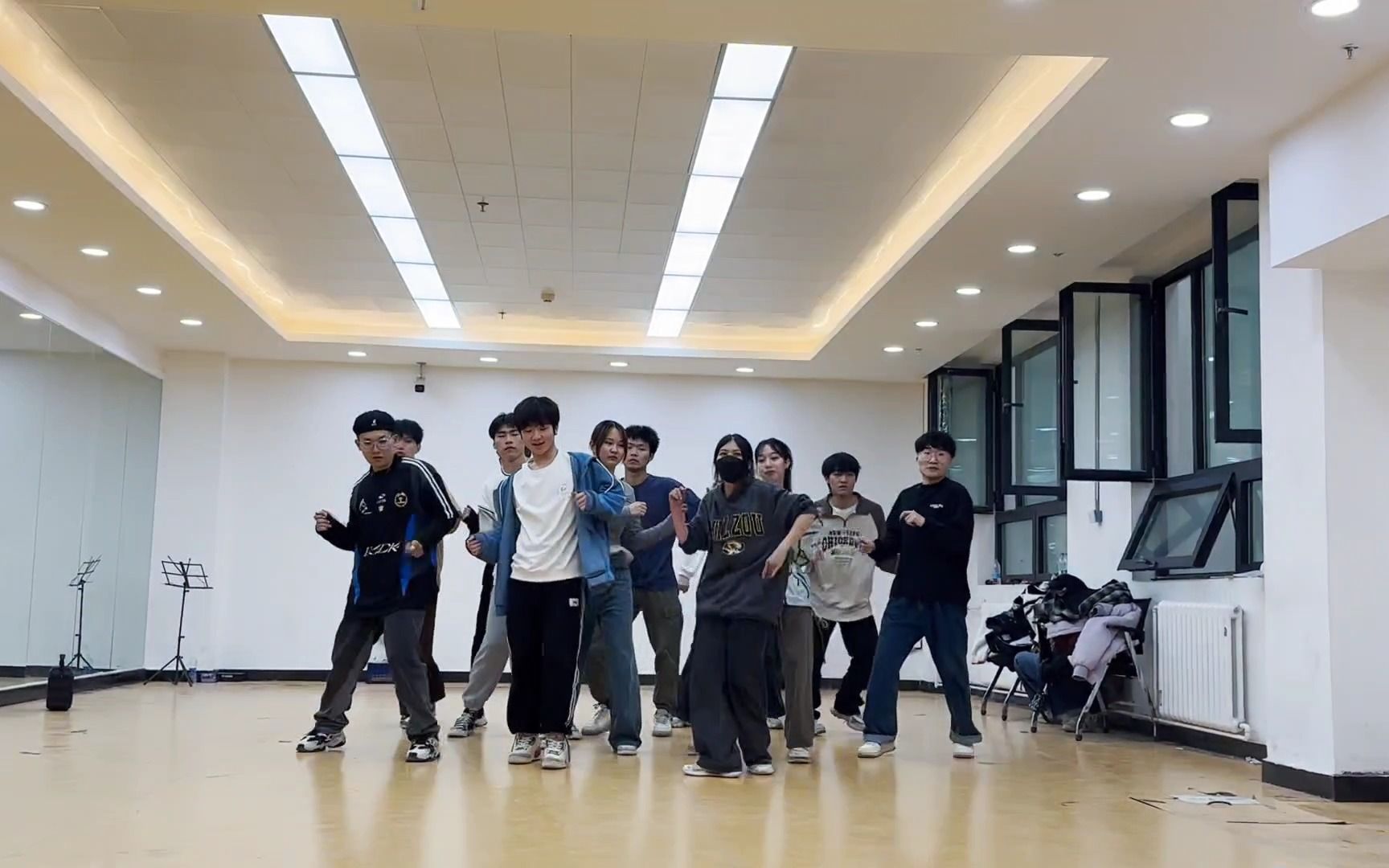 青海大学ec街舞社-hiphop队-初练舞蹈.