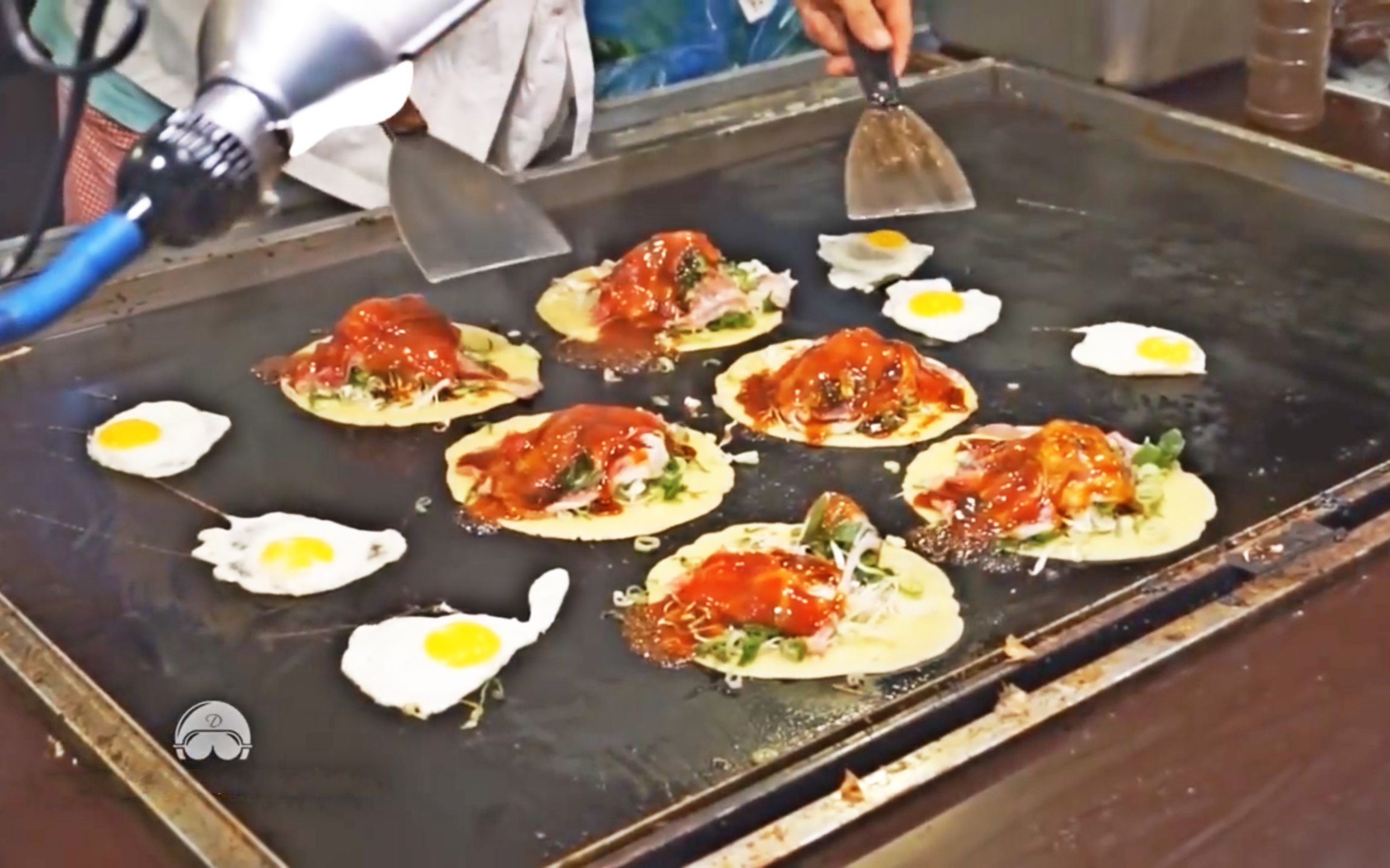 韩国铁板鸡蛋煎饼 里外上了多次调味料 味道很特别!