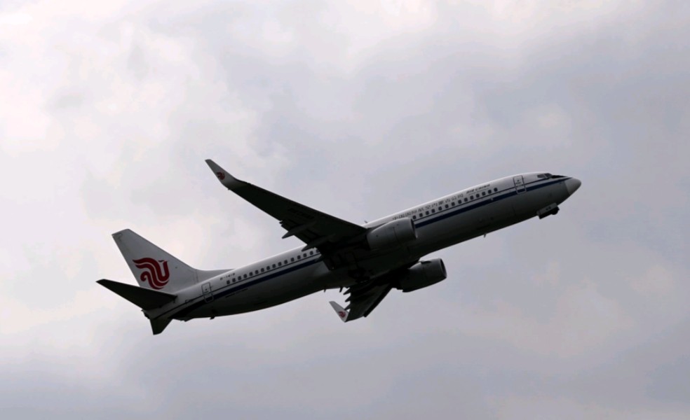 国航波音737-800起飞翱翔