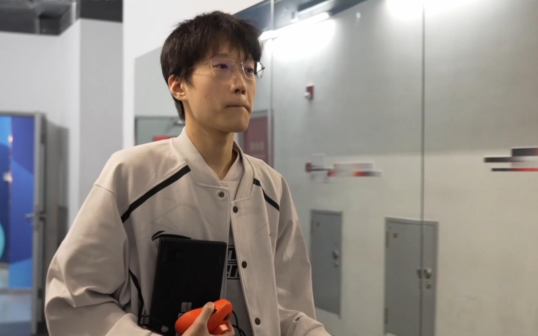 shanks大声喊nice,微笑迎接选手们的al教练,al战胜wbg赛场花絮