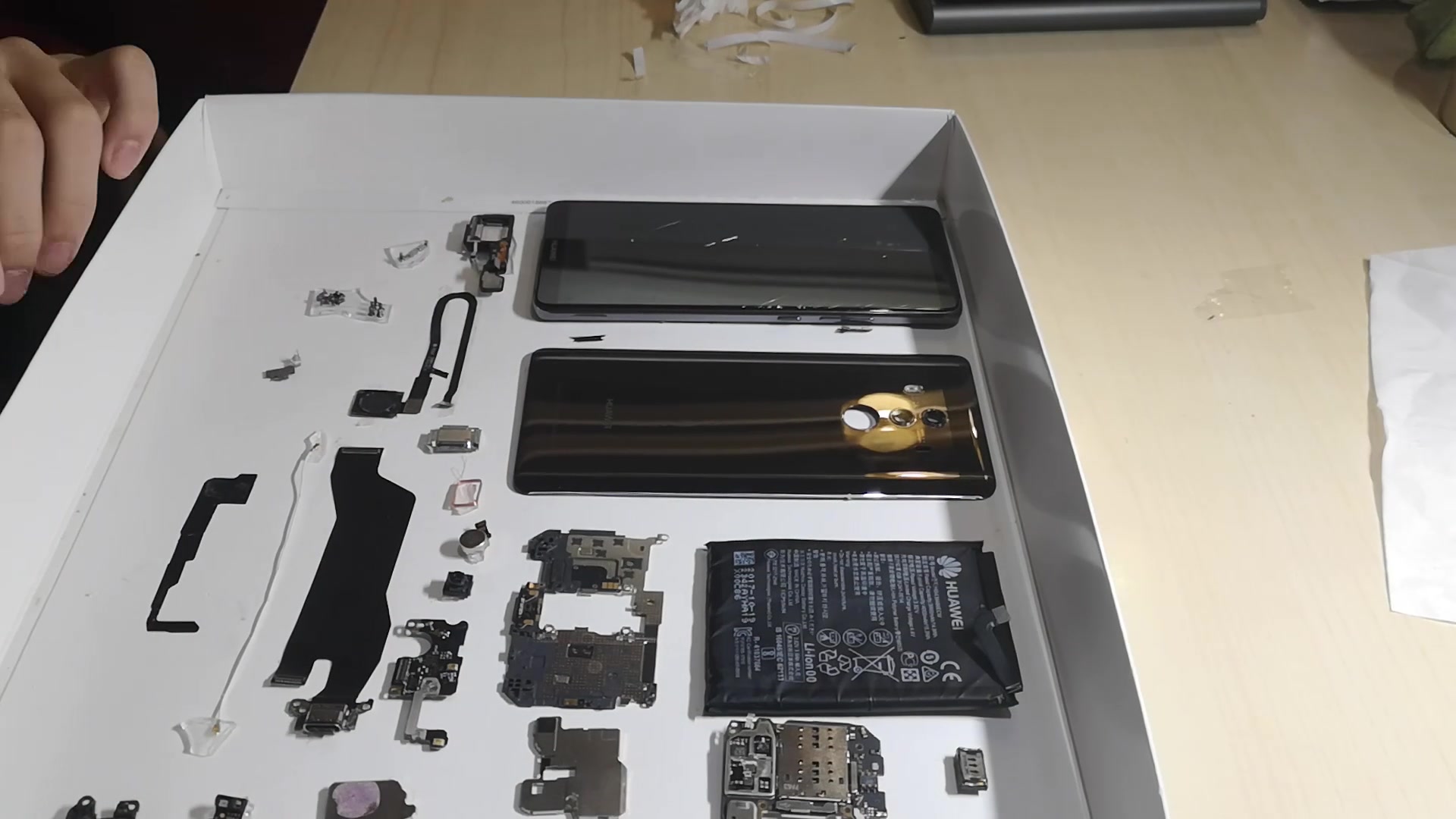 【最不专业的拆机】初二学生的华为mate10pro拆机装裱
