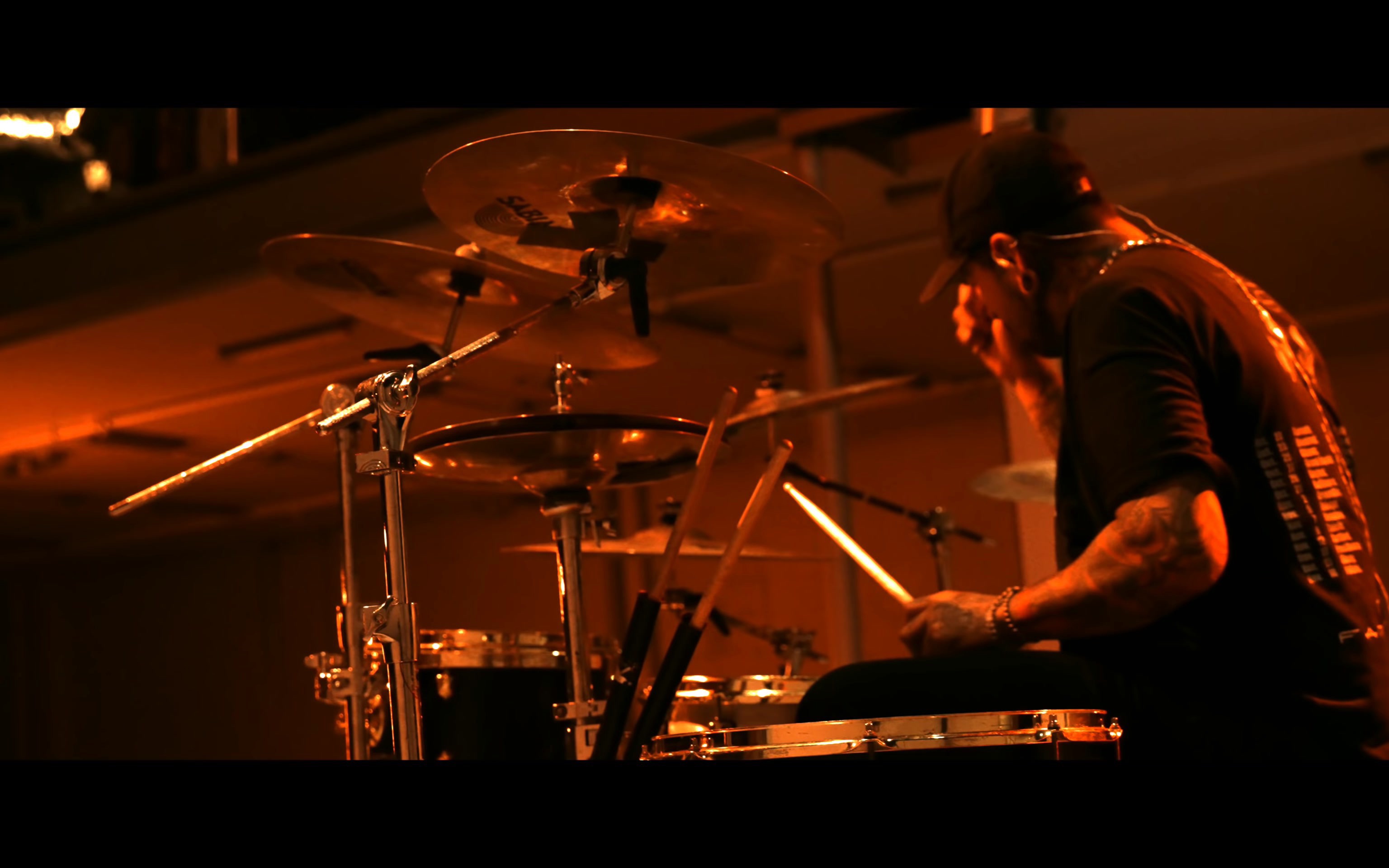 【搬运】traitors - menace ii society (official music video)_哔哩