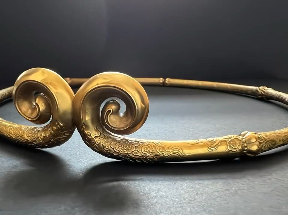 金箍一带,谁都不爱,盖世英雄降临人间