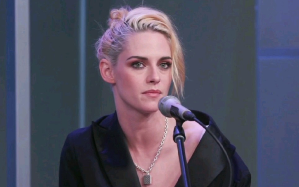 [图]【访谈】Kristen Stewart & Joan Jett Sat in a Bathroom Together for Hours