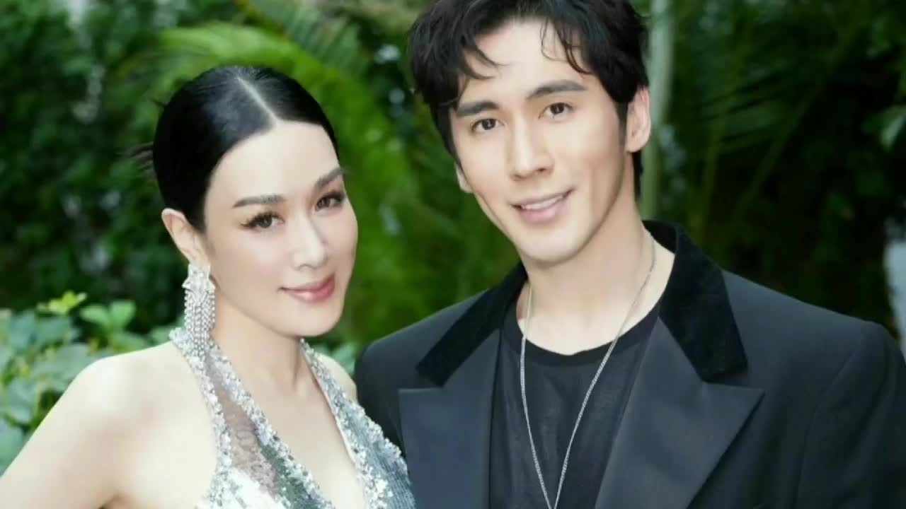 钟丽缇张沦陷参加婚礼,53岁钟丽缇打扮低调,张伦硕厚底鞋抢镜