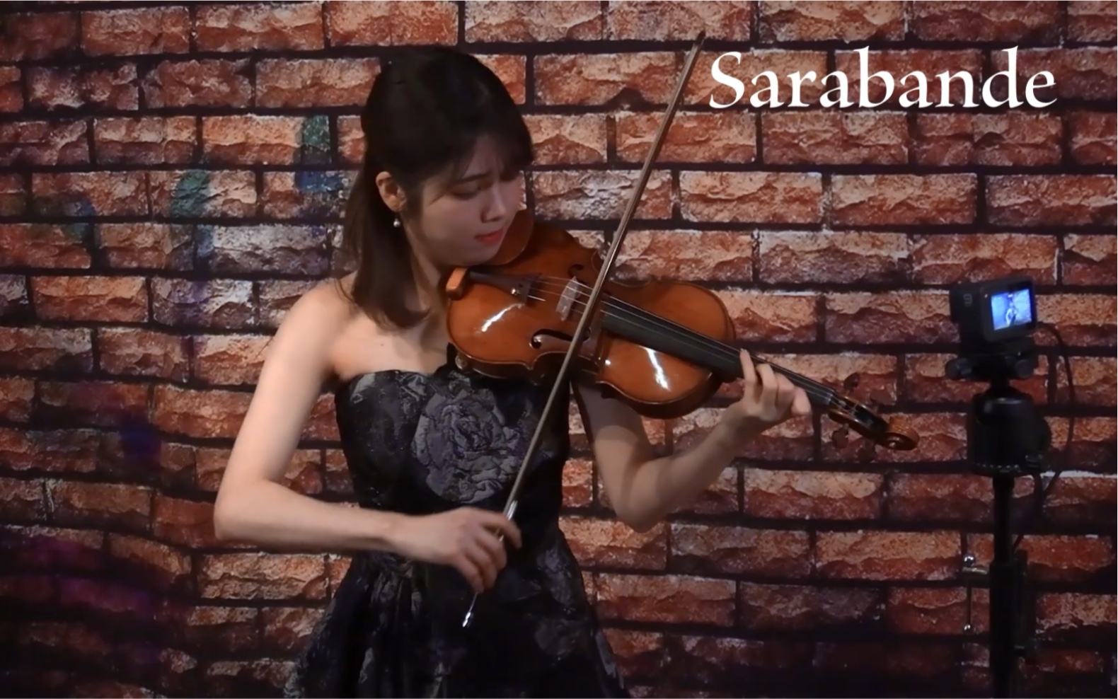 [图]巴赫-萨拉班德舞曲 & 小提琴·髙木凜々子｜Bach Partita for solo violin No.1 "Sarabande " BWV1002