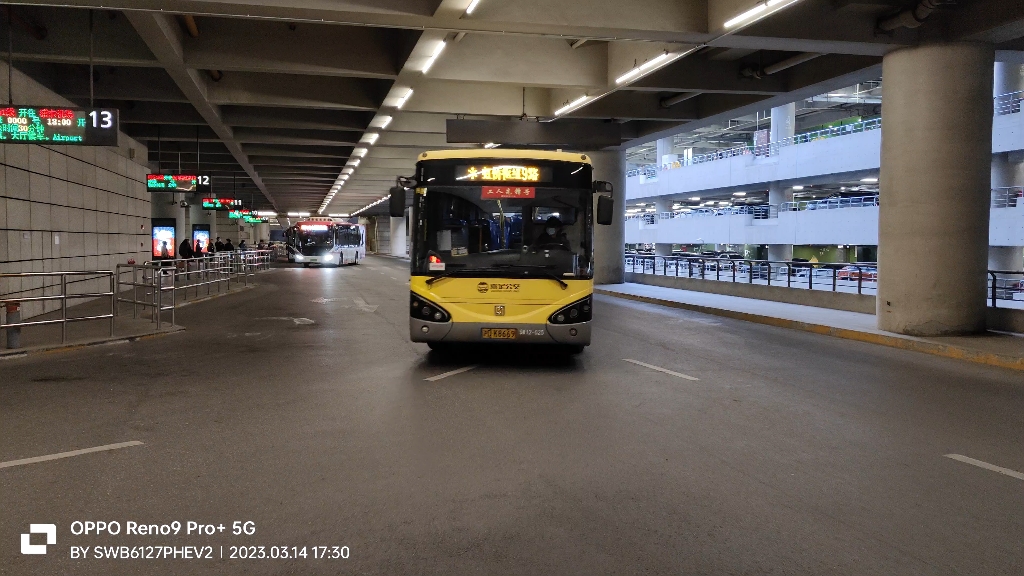 三輛公交車串一起(941路s2w-0295,虹橋樞紐9路sw12-025,941路跨線定班