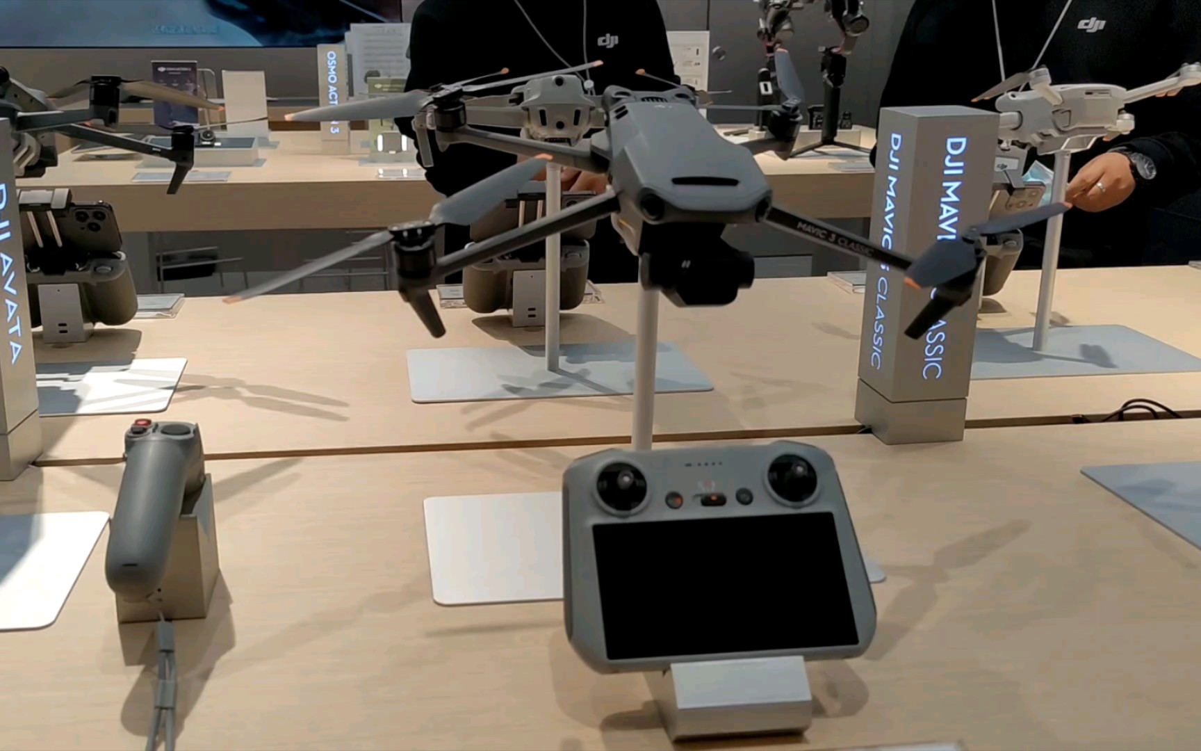 看看大疆御3classic dji mini 3 fpv osmo action 3