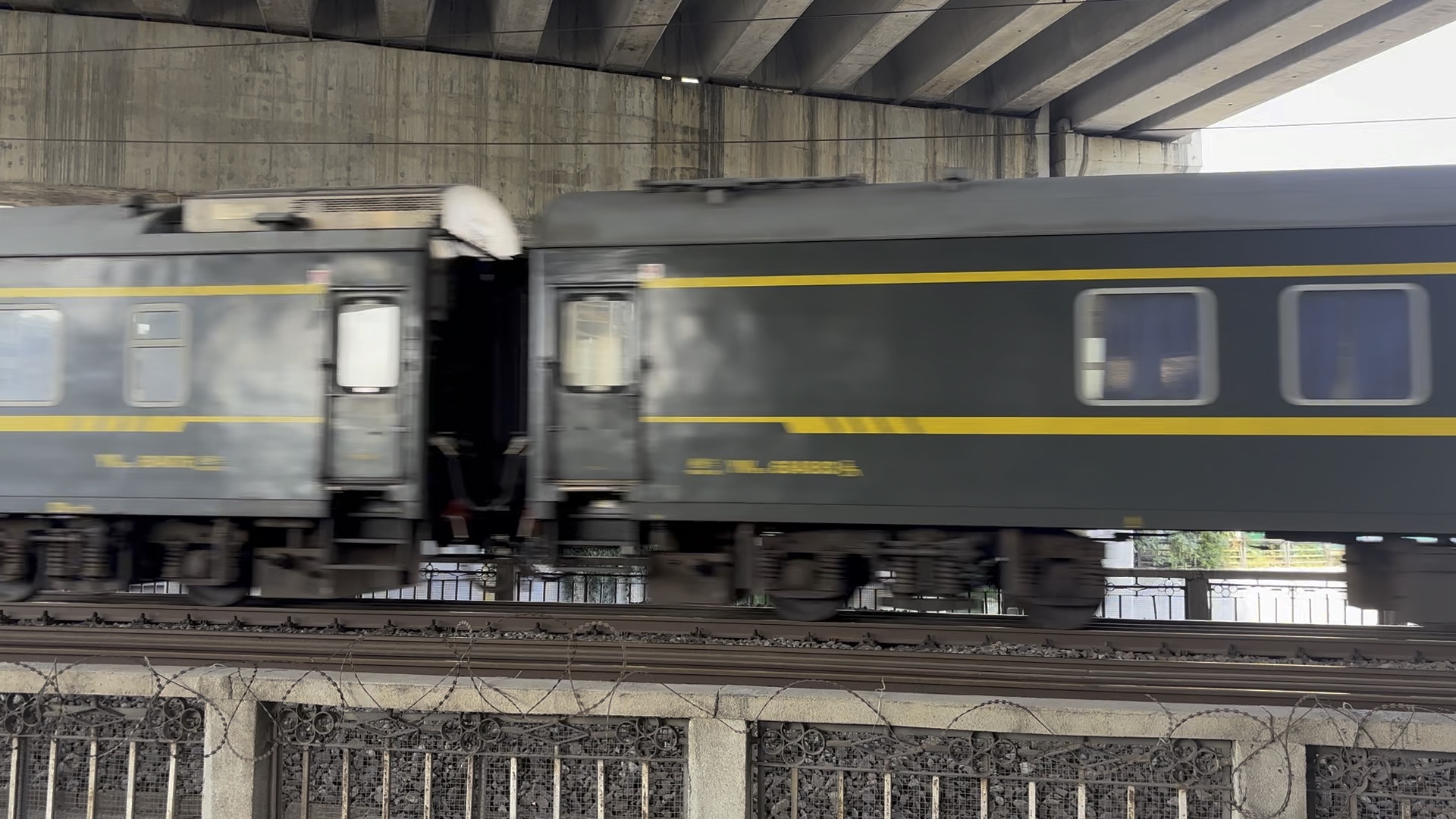 k105(北京西—深圳东)通过江铃立交,本务南局南段hxd3d-0090