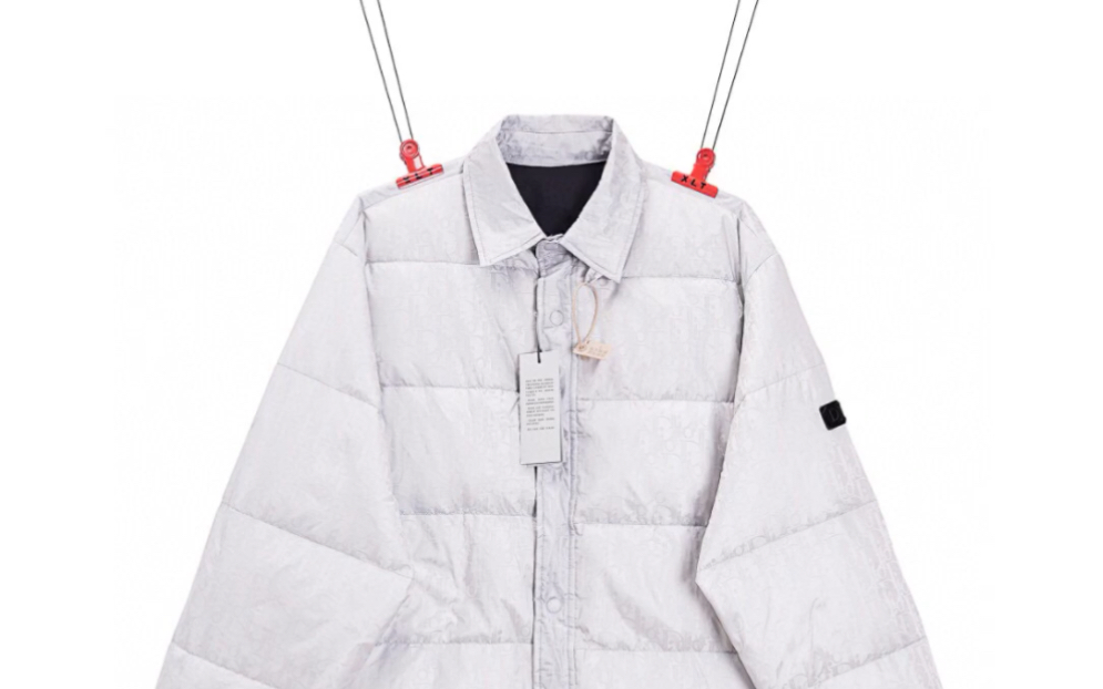 说一下高仿dior迪奥满印暗纹老花翻领羽绒服