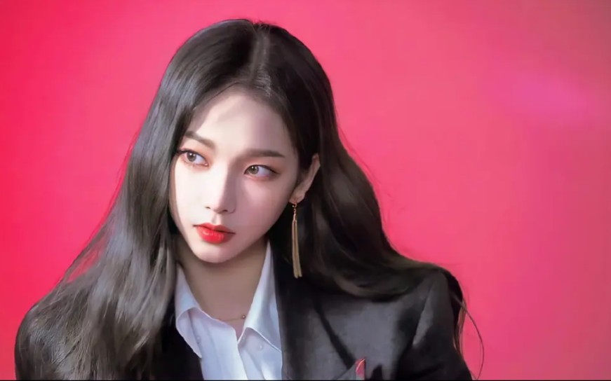 一出道就被叫姐的蛇系神颜00后女爱豆柳智敏刘知珉