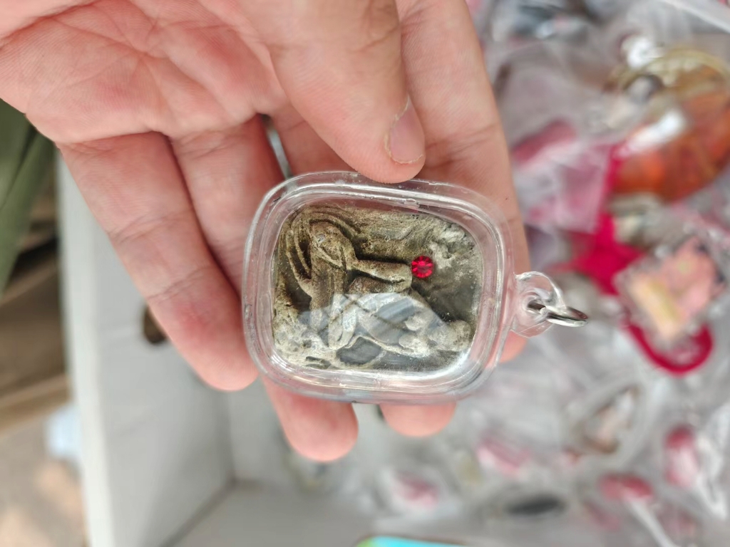 泰国寺庙古巴磐石依霸