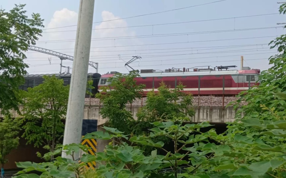 石长线,24113次通过k81公里处机位,本务机车:武局襄段ss6b