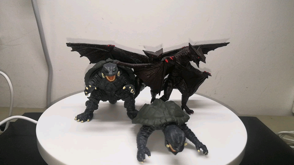 加美拉和加奥斯站立姿态和飞行姿态