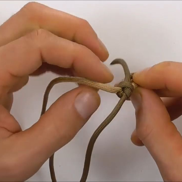 Paracord Tutorial: How To Tie The Snake Knot Sideways 