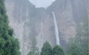 Скачать видео: 雁荡山风景区美如画，浙江省内的瀑布可以满足江浙沪朋友们的小长假。