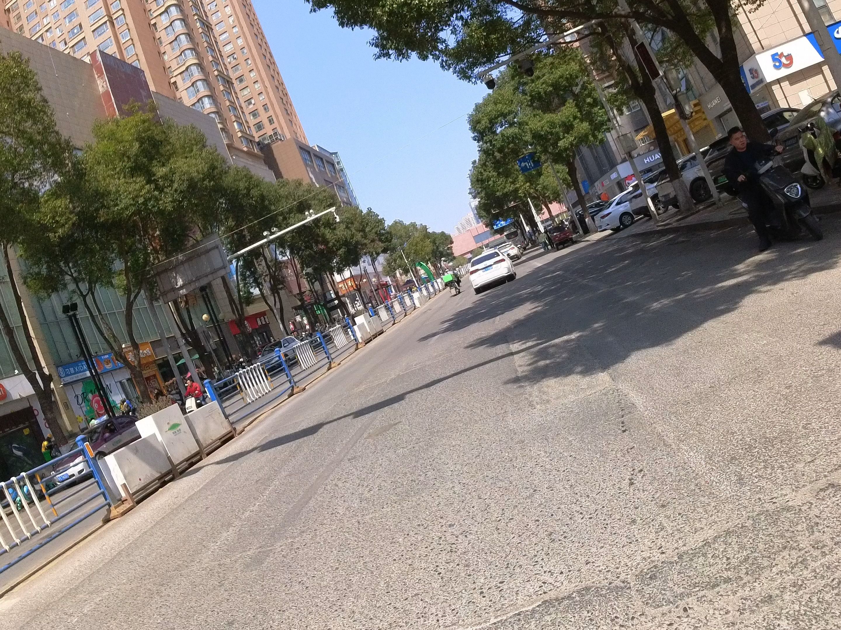 日常骑行之摩托车走火车站回平桥区