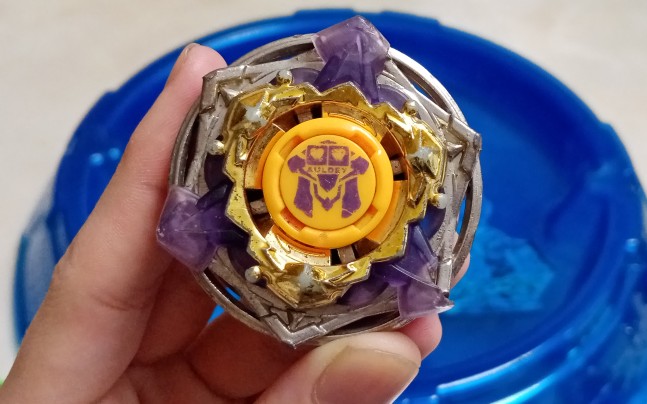 用战神环在战斗的陀螺---巨岩星盾