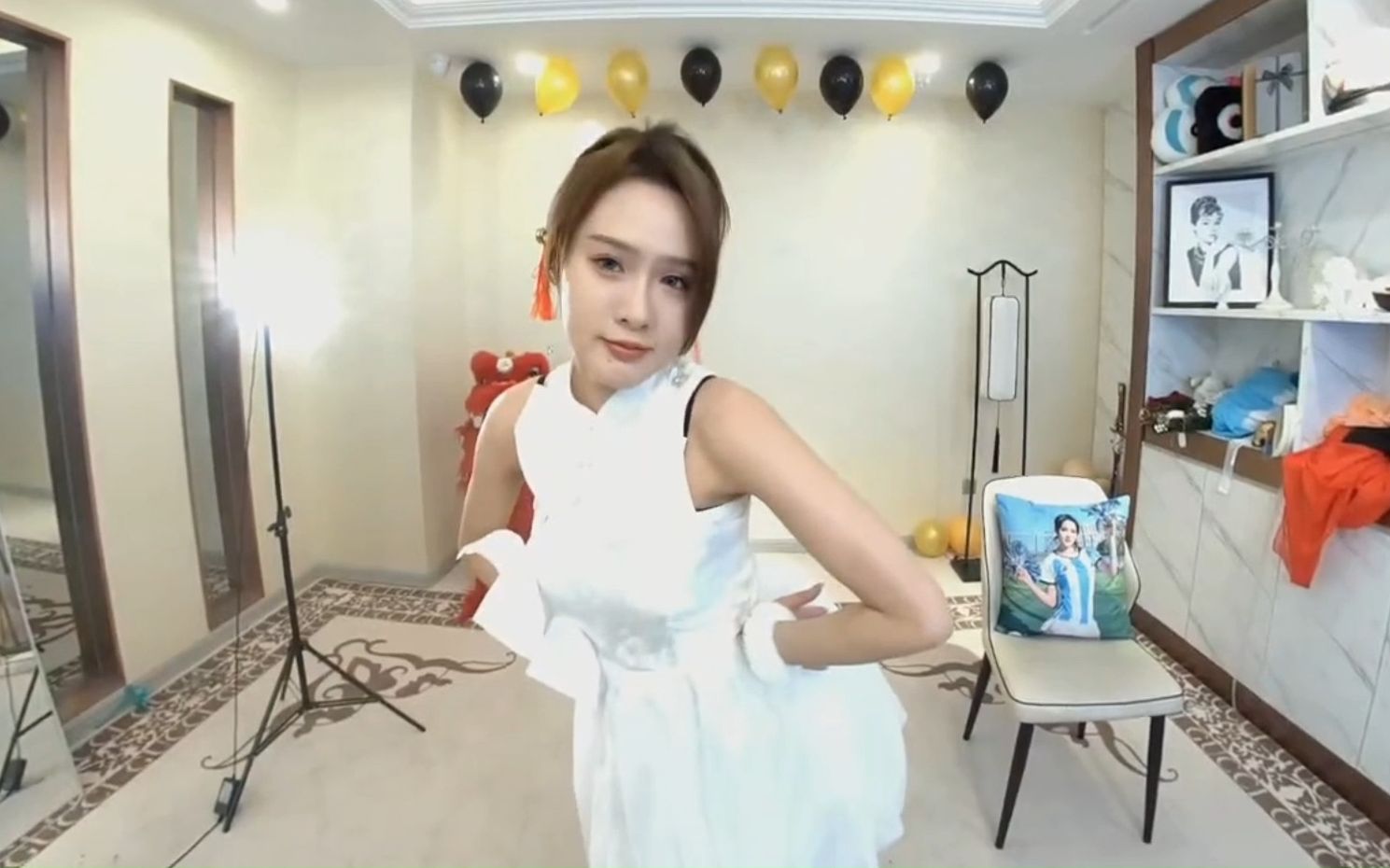 可爱动感走秀 气场十足 仙女柠七