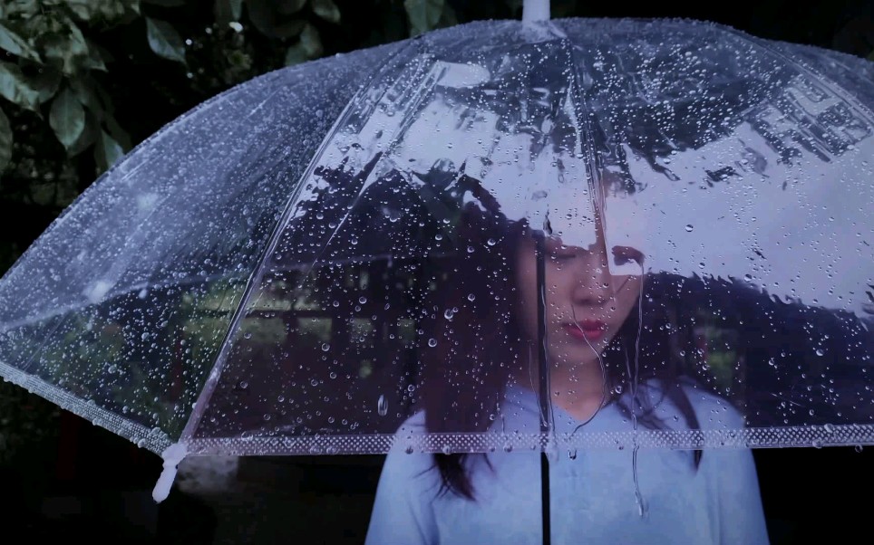 下雨天的时候,更想一个人呆着,放空,你有过这样的时候吗?