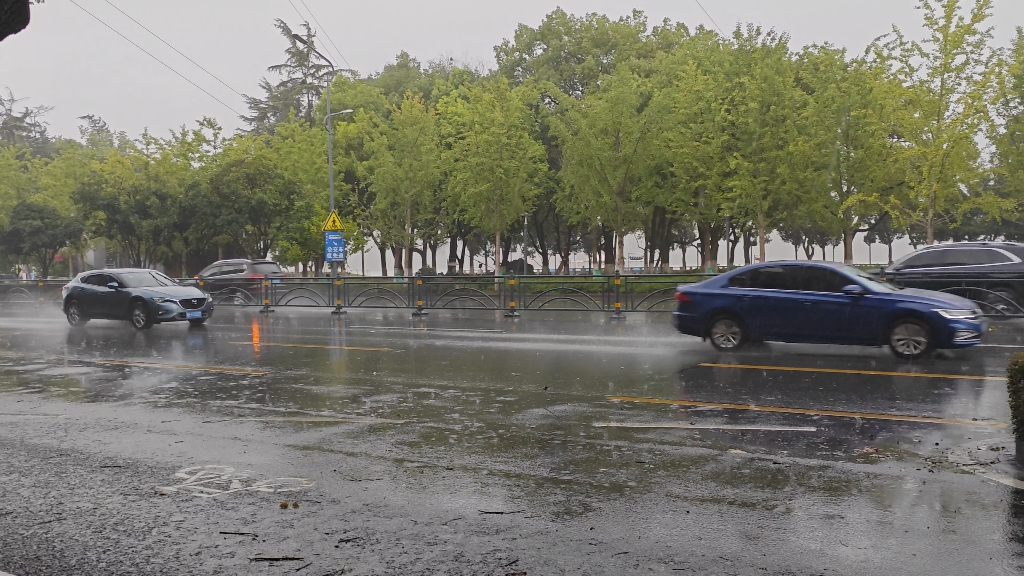 倾盆大雨的倾图片