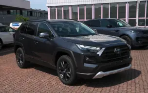 Tải video: 2024新款丰田RAV4 混合动力 外观和内饰细节