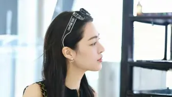 邝儿她是真的爱看美女