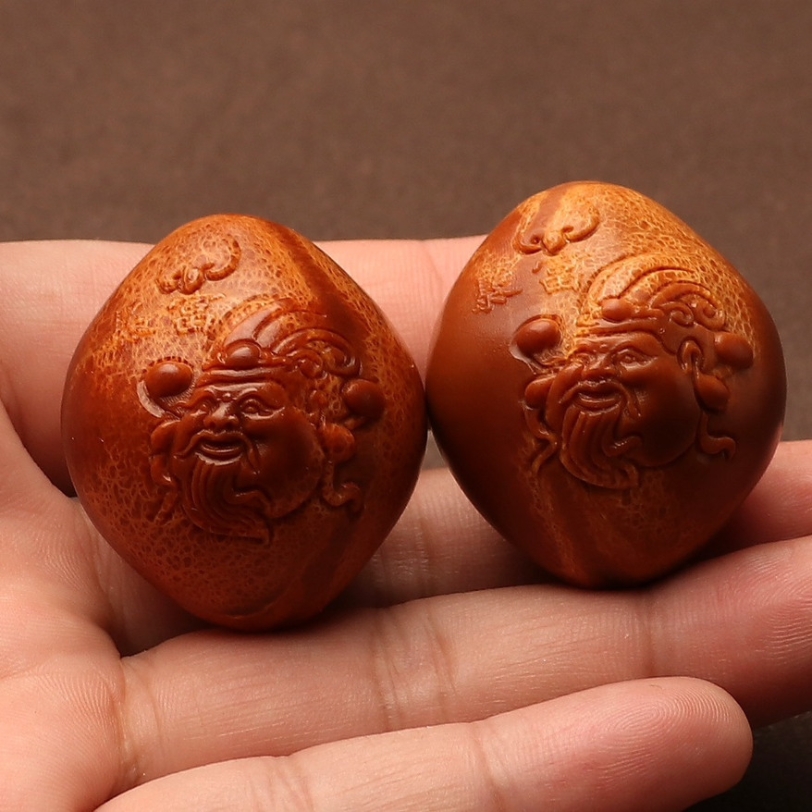 印尼大橄榄核手工雕刻财色双收手球两面雕财神美女手把件