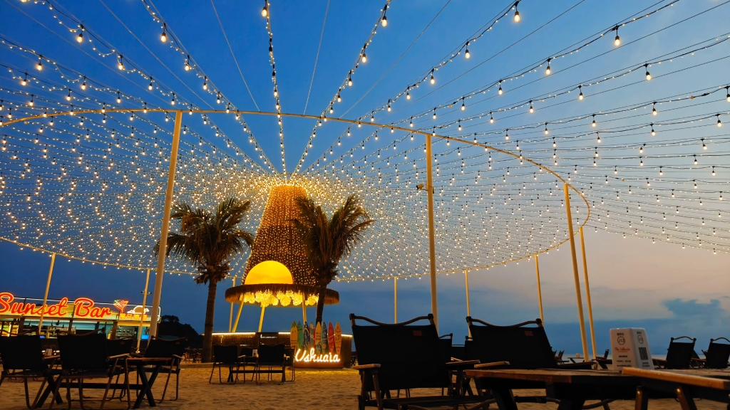 乌斯怀亚落日酒吧开业时间:2023年4月29日:营业时间:18:00至凌晨至1