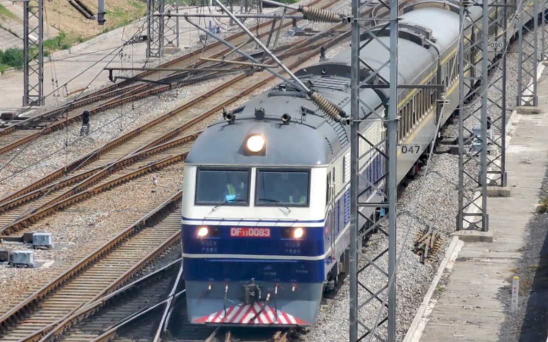 合肥拍车记之上局合段df11 0083牵引t221次列车出站