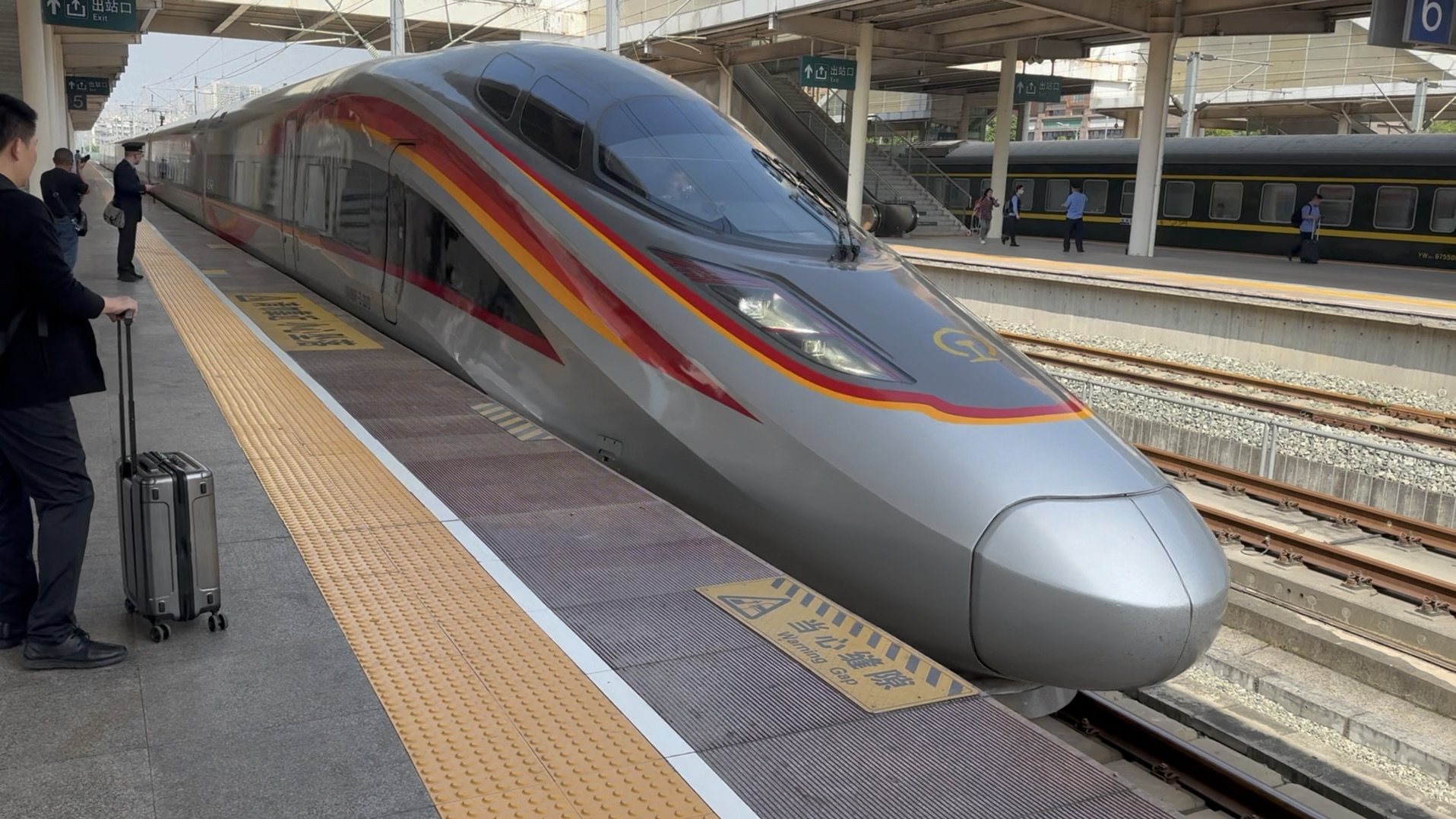 cr400af-z 2272 g1836 重庆西-青岛 商务座