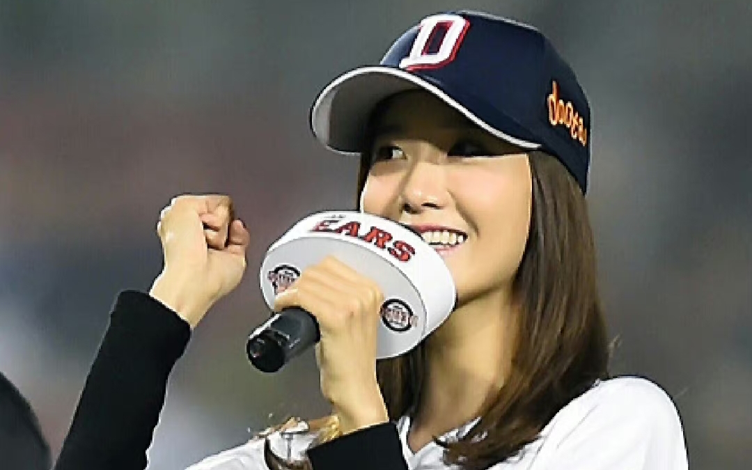 林允儿打棒球美图