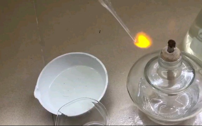 自制展示氢气的燃烧