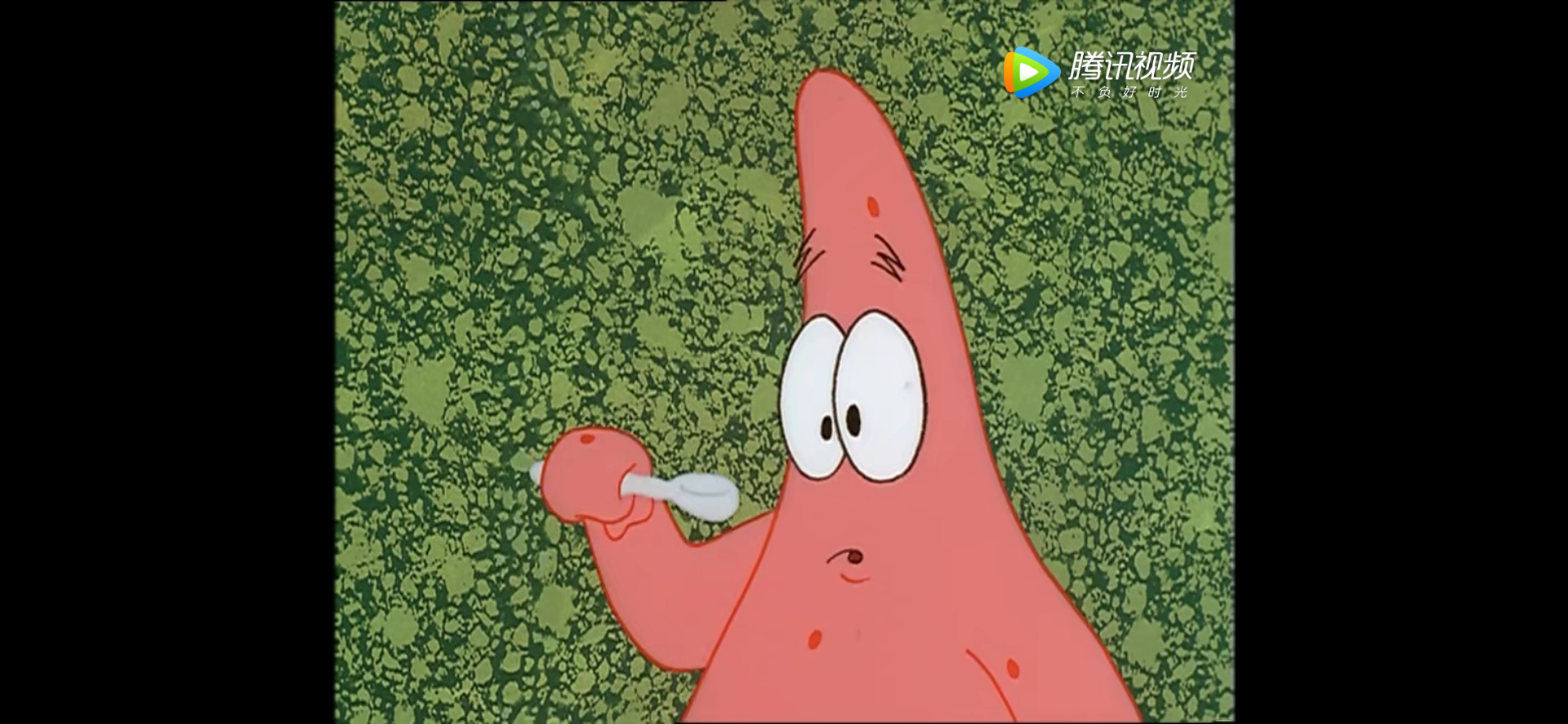 派大星喂章鱼哥喝汤