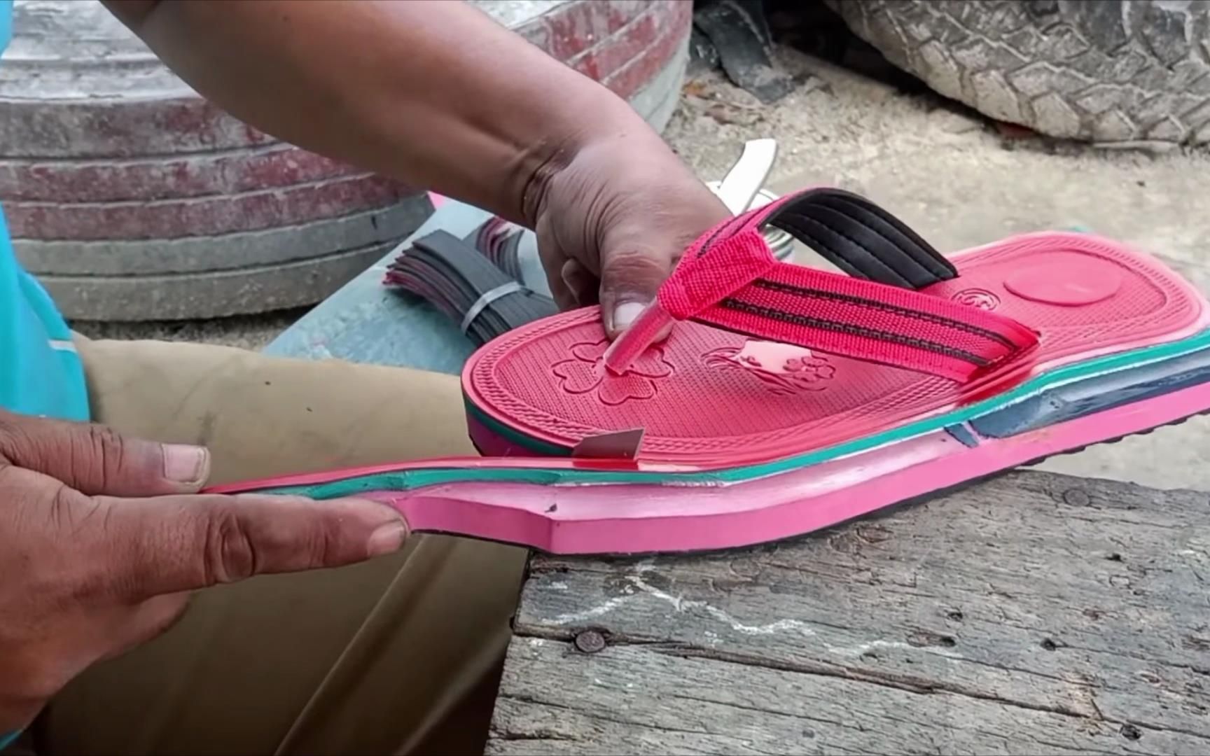 聪明小伙用泡沫板手工制作人字拖鞋,成品一出简直太漂亮了