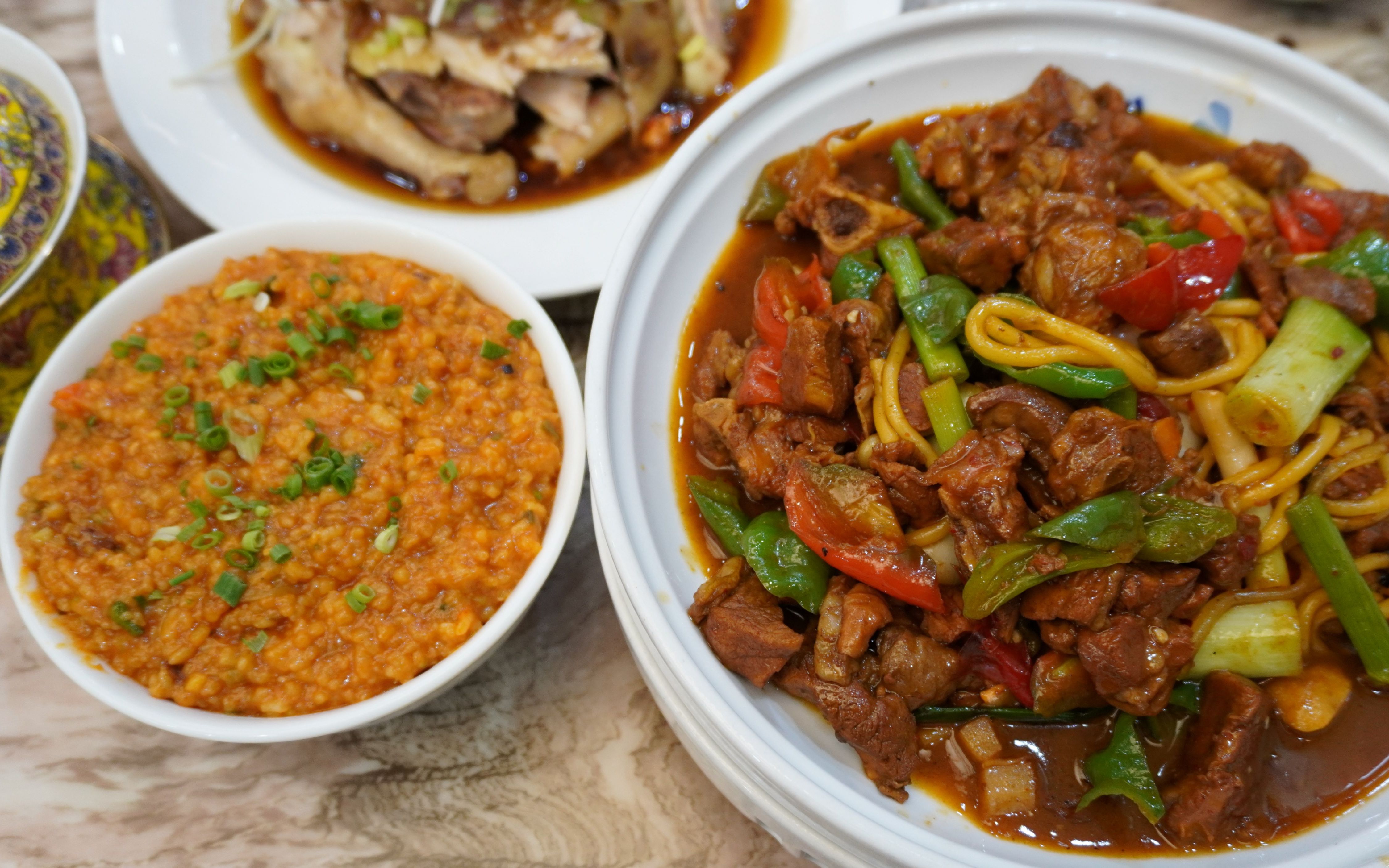 宁夏吴忠吃特色粘饭,辣爆羊羔肉,手撕鸡