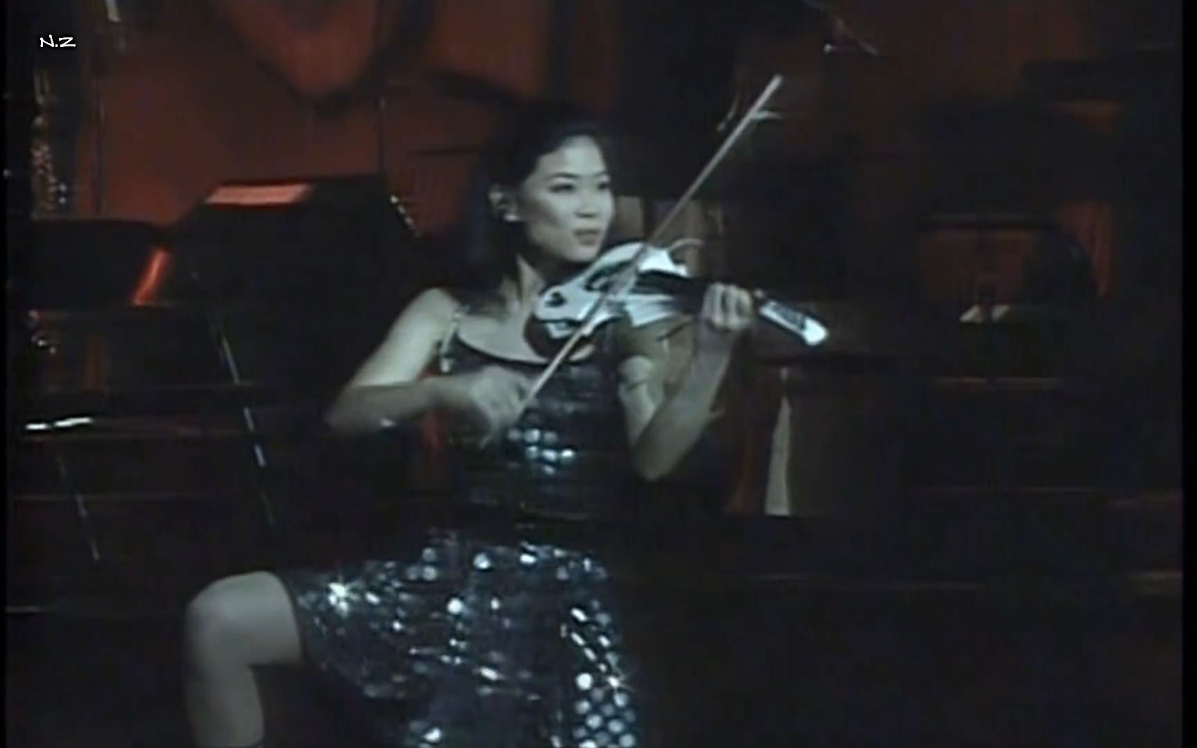 [图]流行摇滚 当代流行电子纯音乐 Vanessa Mae 陈美 - Contradanza 队列舞曲（1995现场版 Live）