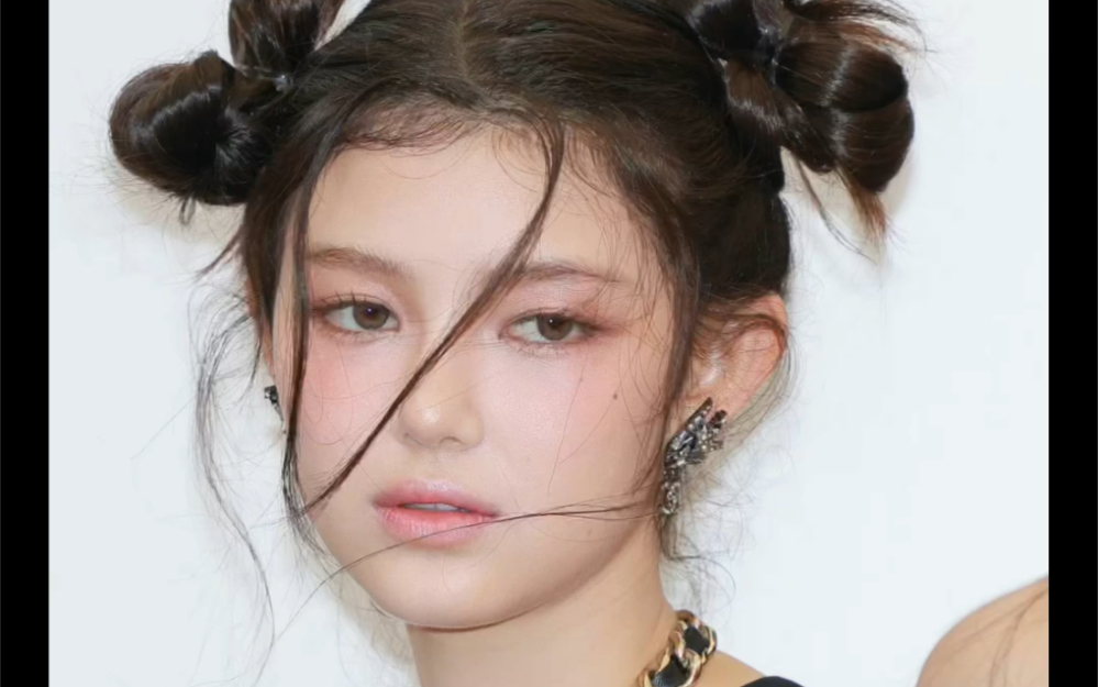 danielle day 94求求了 打歌舞台也来个双丸子头造型吧~_哔哩哔哩