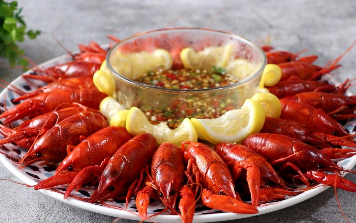 不用水煮不用过油教你小龙虾新做法配上柠檬清香解腻