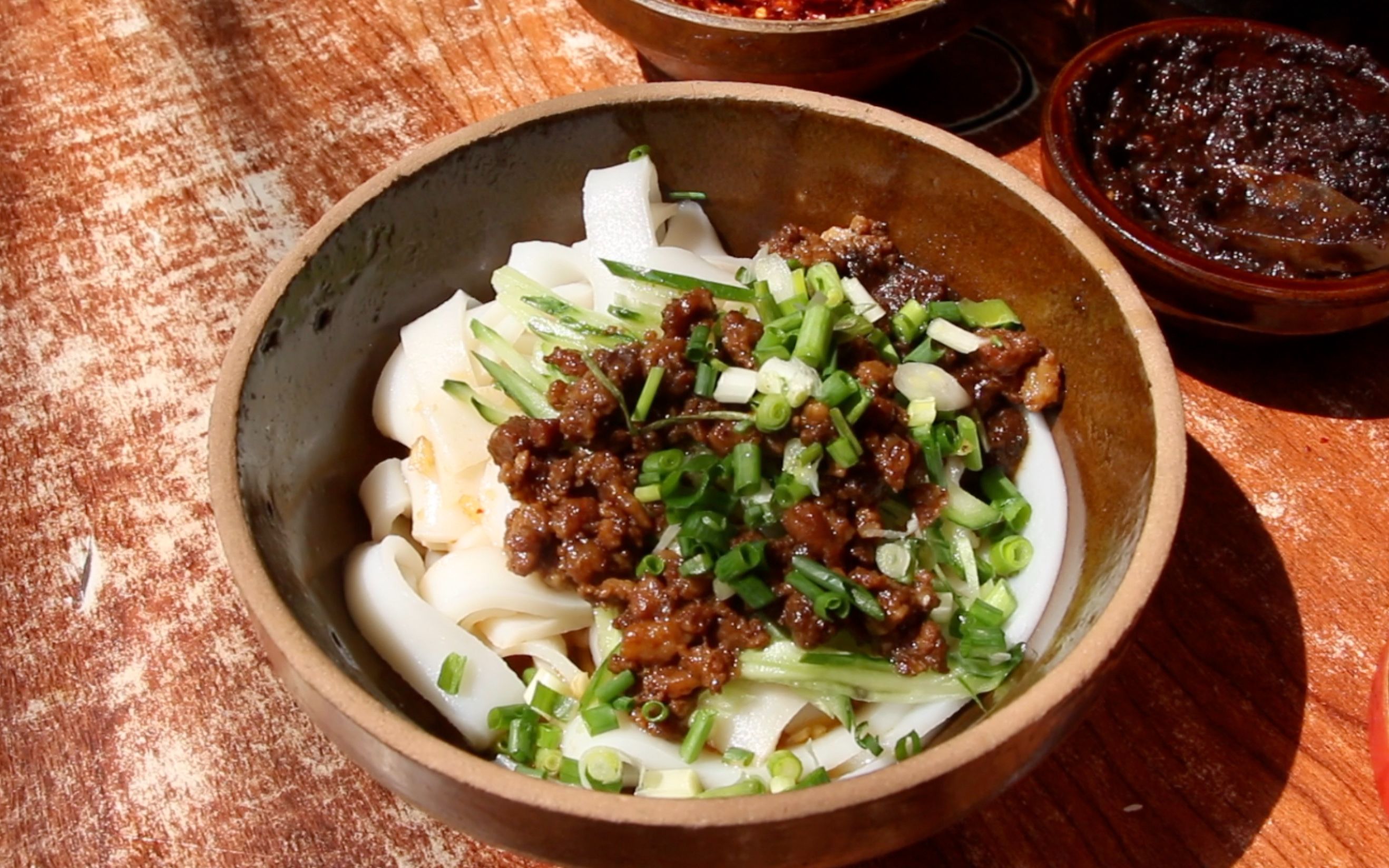 湖北荆州手工米粉:搭配特制猪肉码子,味道几十年不变!