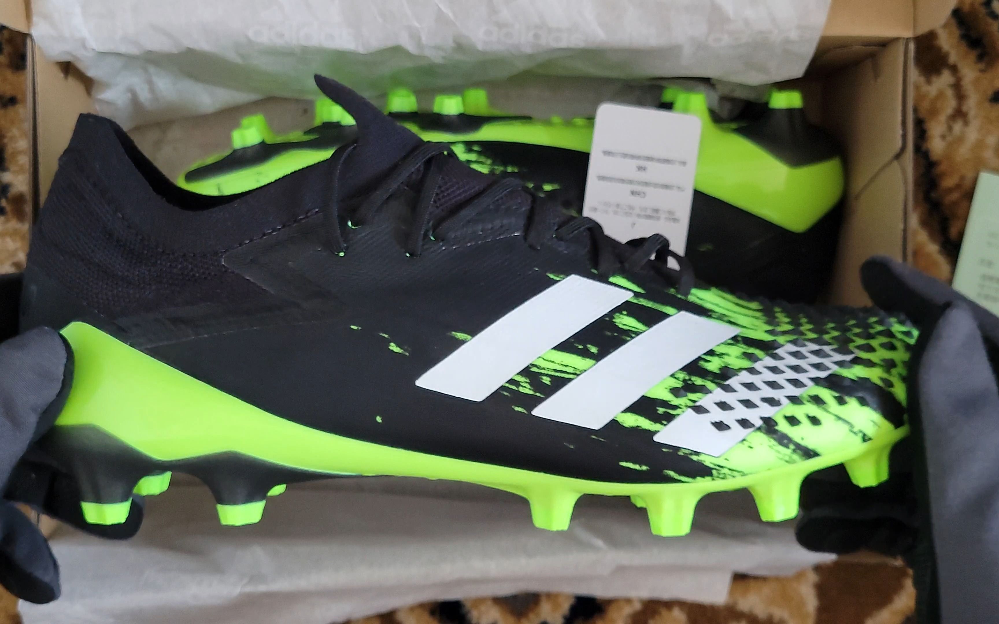 200多买的低帮猎鹰20ag足球鞋 鞋楦舒适 稳定性好--沉浸式球鞋开箱#21