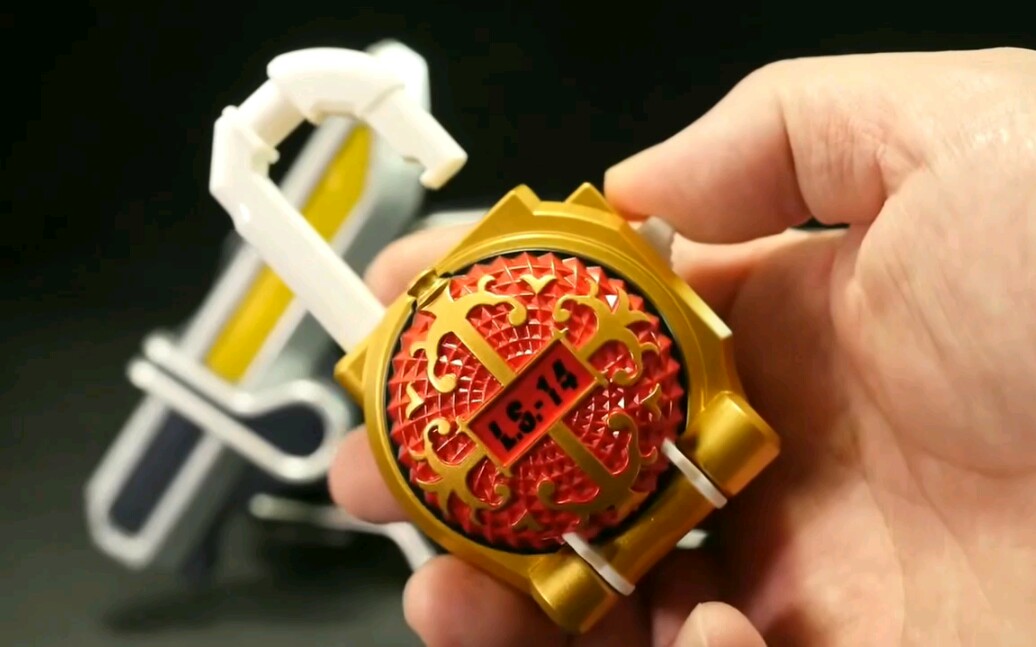 假面骑士铠武 csm bravo王者榴莲锁种与gridon荔枝锁种 测评.