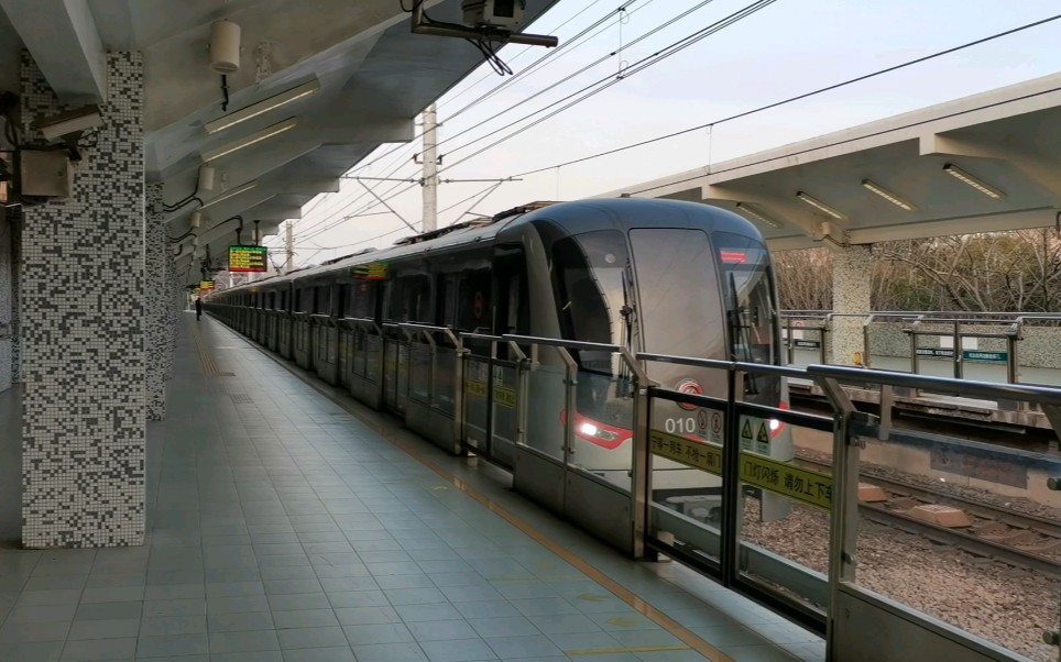 上海地铁1号线01080钢铁侠二世进外环路站莘庄站方向