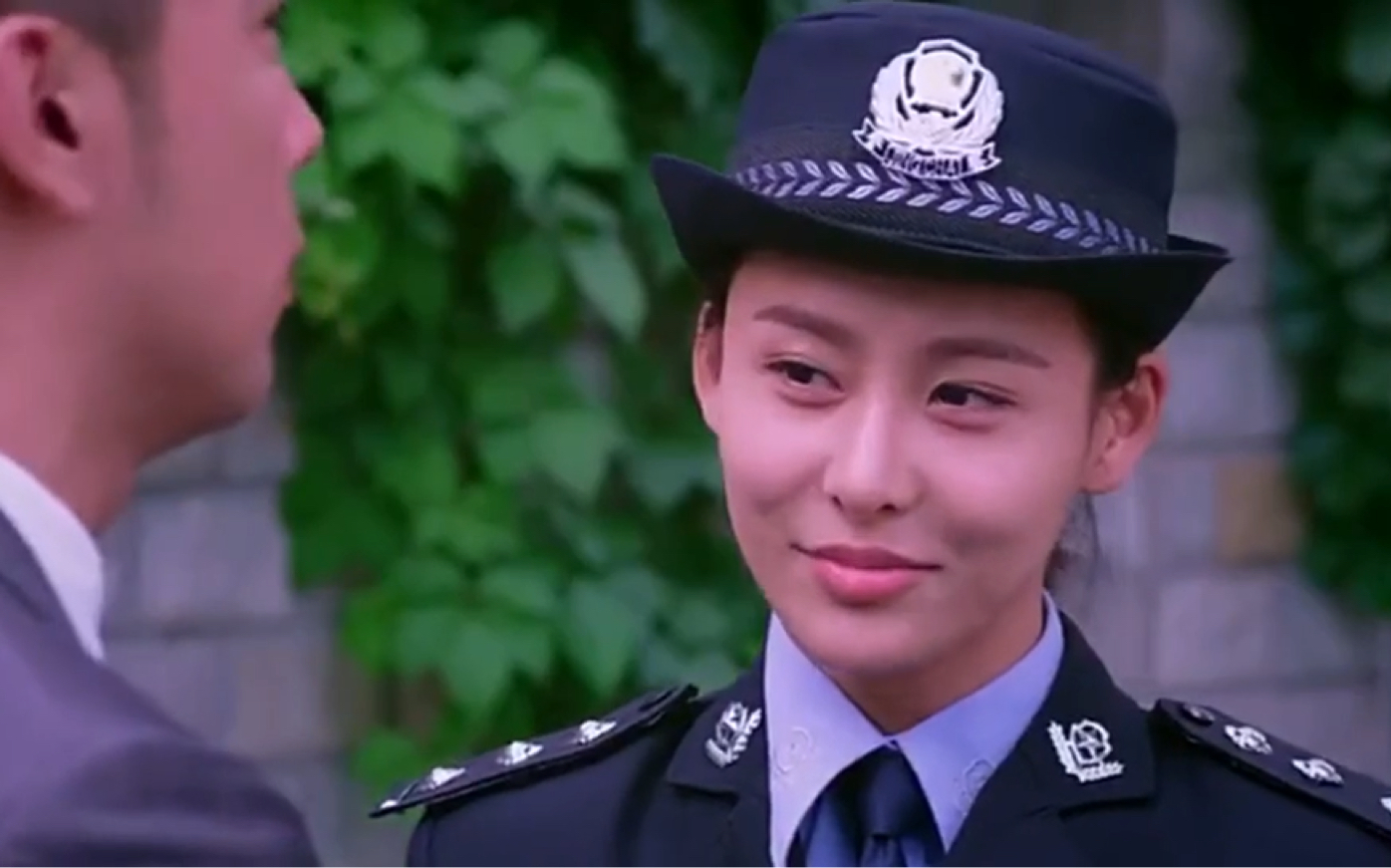 小伙向美女警察求婚,美女居然这么简单就答应了