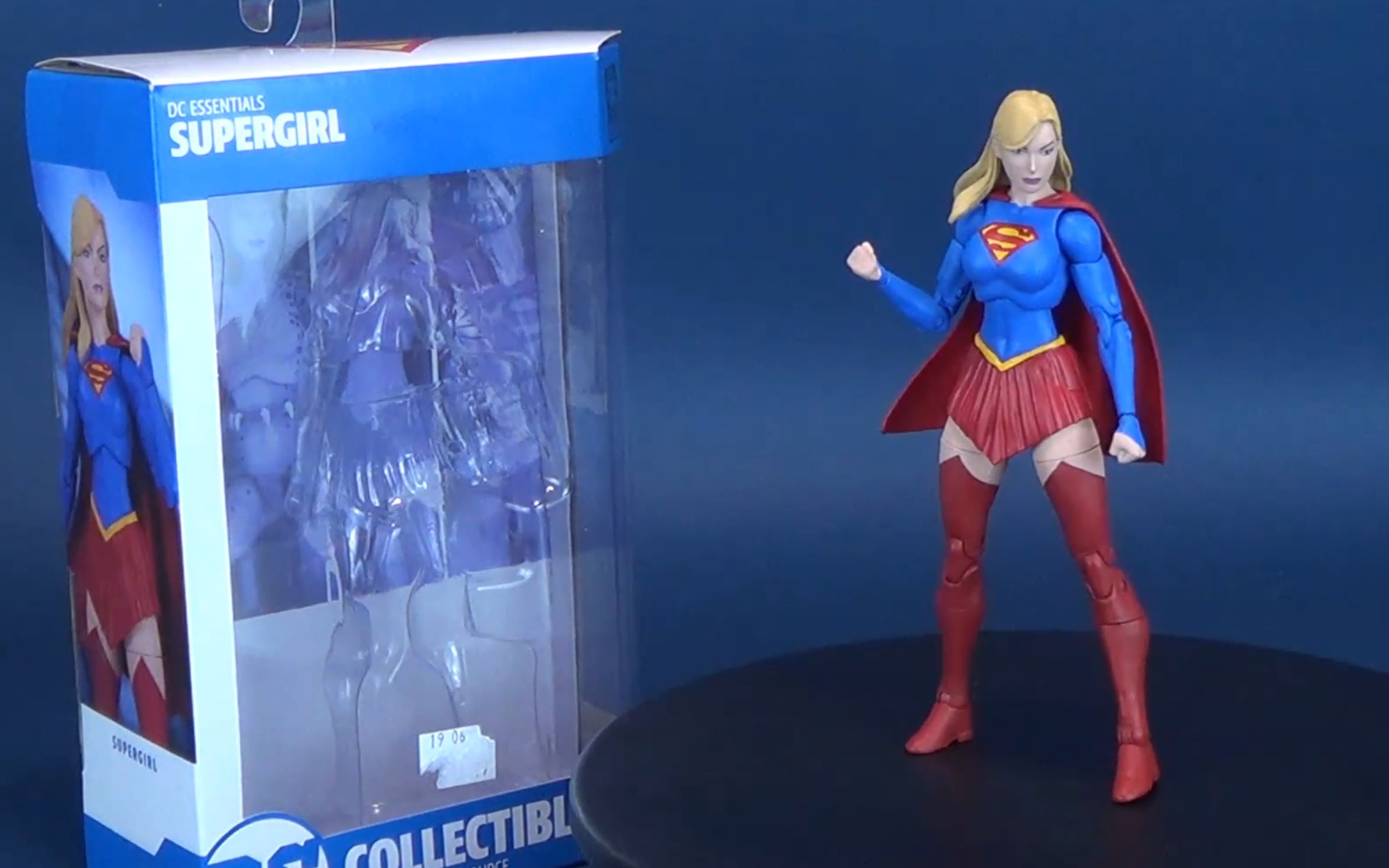 [图]超级女孩DC Collectibles DC Essentials Supergirl Figure Review