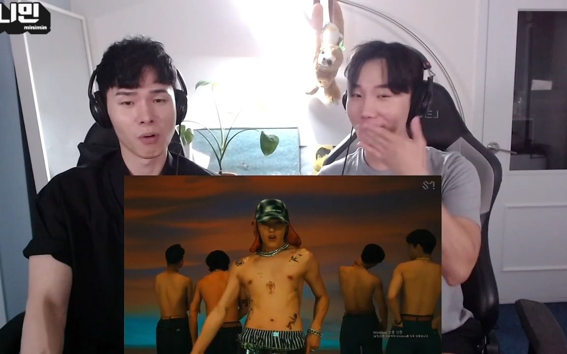 [图]韩国小哥哥看 NCT U 'Baggy Jeans' MV REACTION