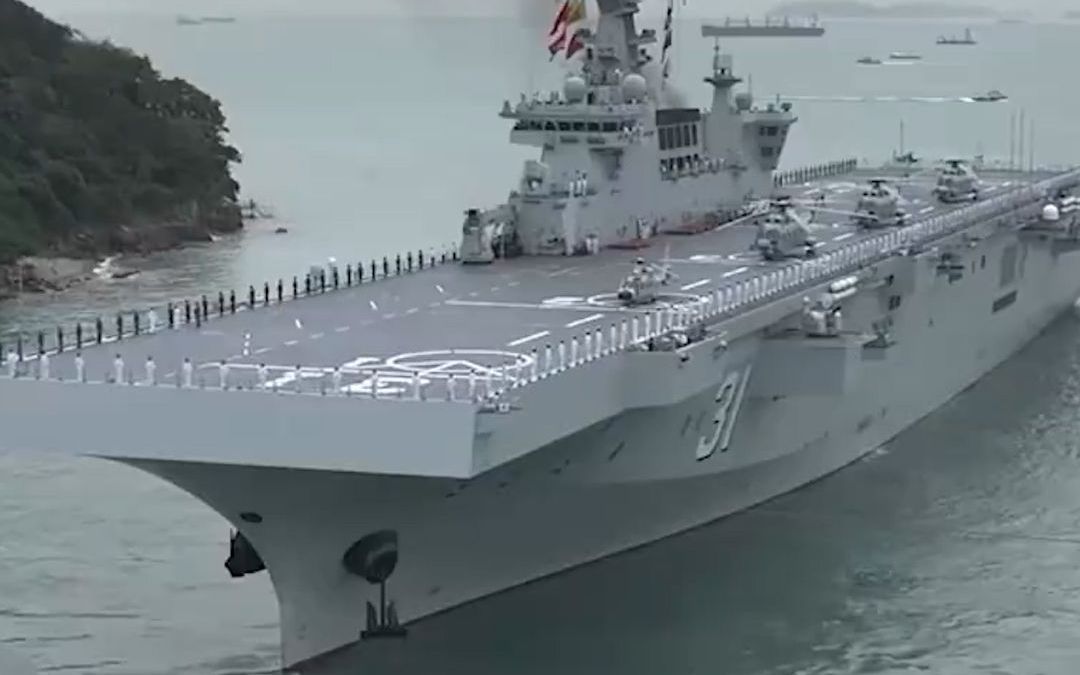 海南舰长沙舰结束访港返航 驻香港部队直升机全程护航