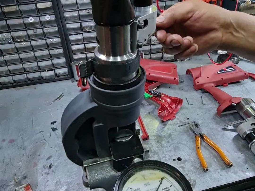 充电式液压钳维修的必要流程,压力表出力测试-上海浩驹工业市场部