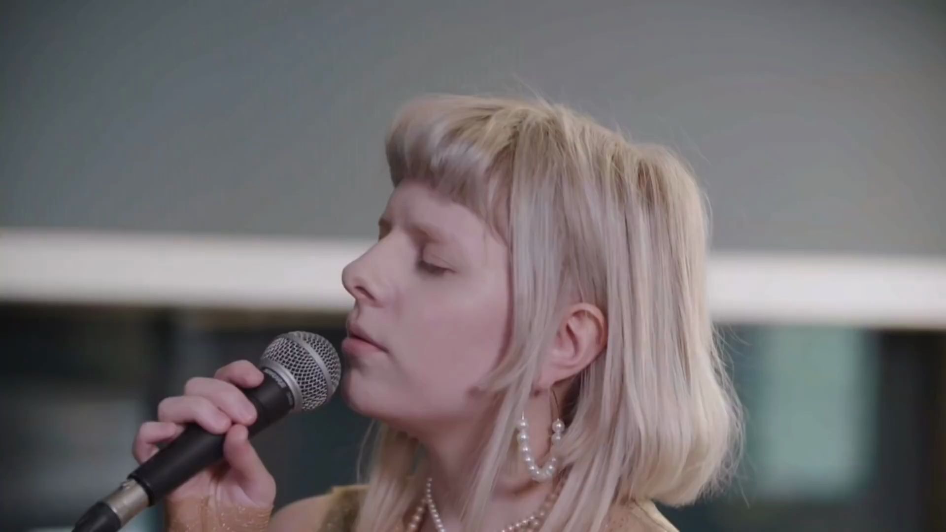 [图]AURORA - Exist For Love (Live-NRK P3 RADIO FESTIVAL)