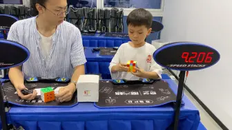 Скачать видео: 六岁王艺衡 三阶魔方 5次 去头尾10.29s